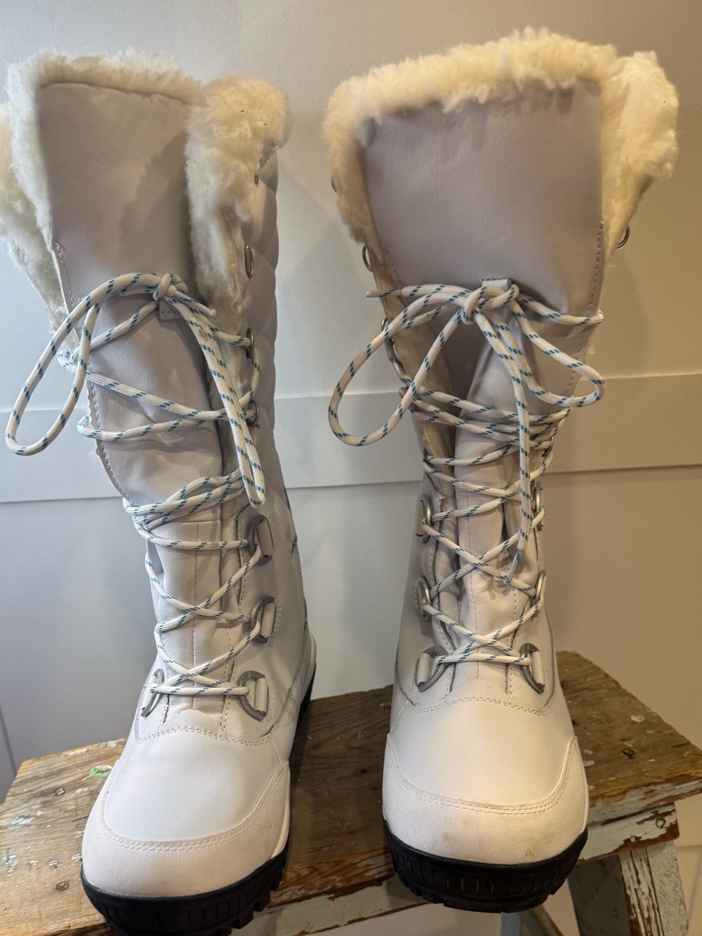 BEARPAW Isabella 1705W Women’s Size 9 White Waterproof Leather Winter Snow Boots